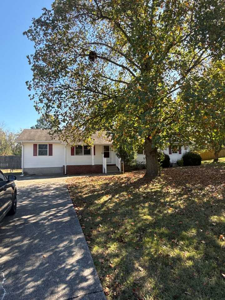 3043 Fieldview Dr - Photo 2 of 12