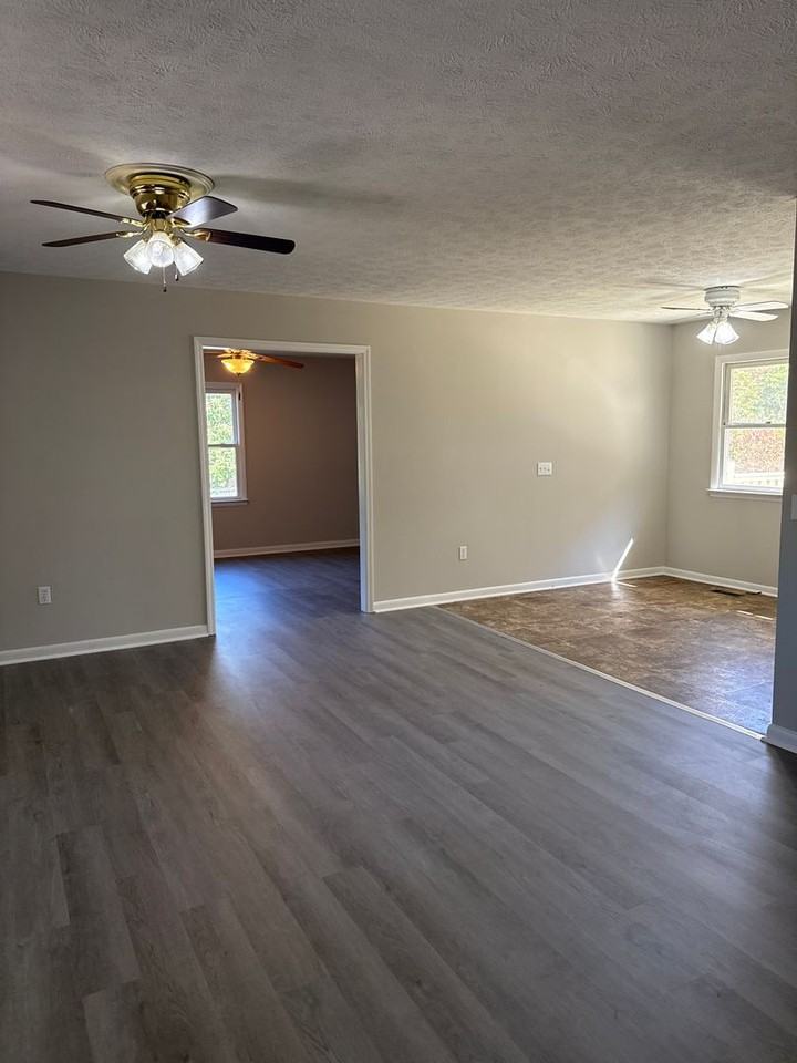 3043 Fieldview Dr - Photo 4 of 12
