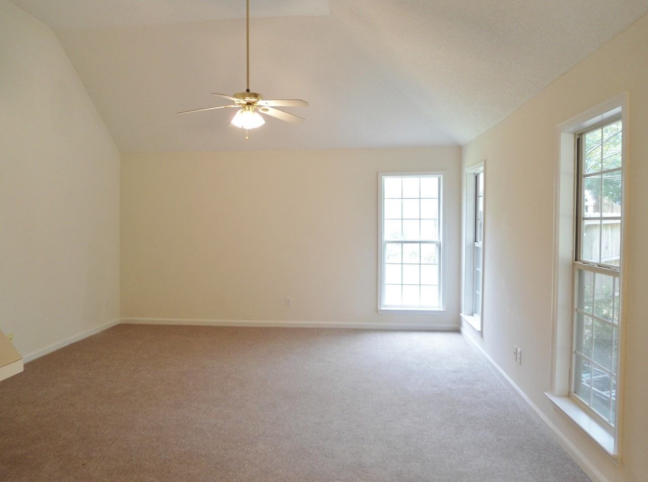 116 Squire Dr - Photo 3 of 15