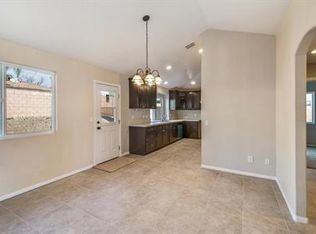 15734 Grevillea St - Photo 6 of 22