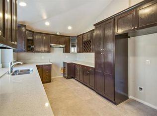15734 Grevillea St - Photo 7 of 22