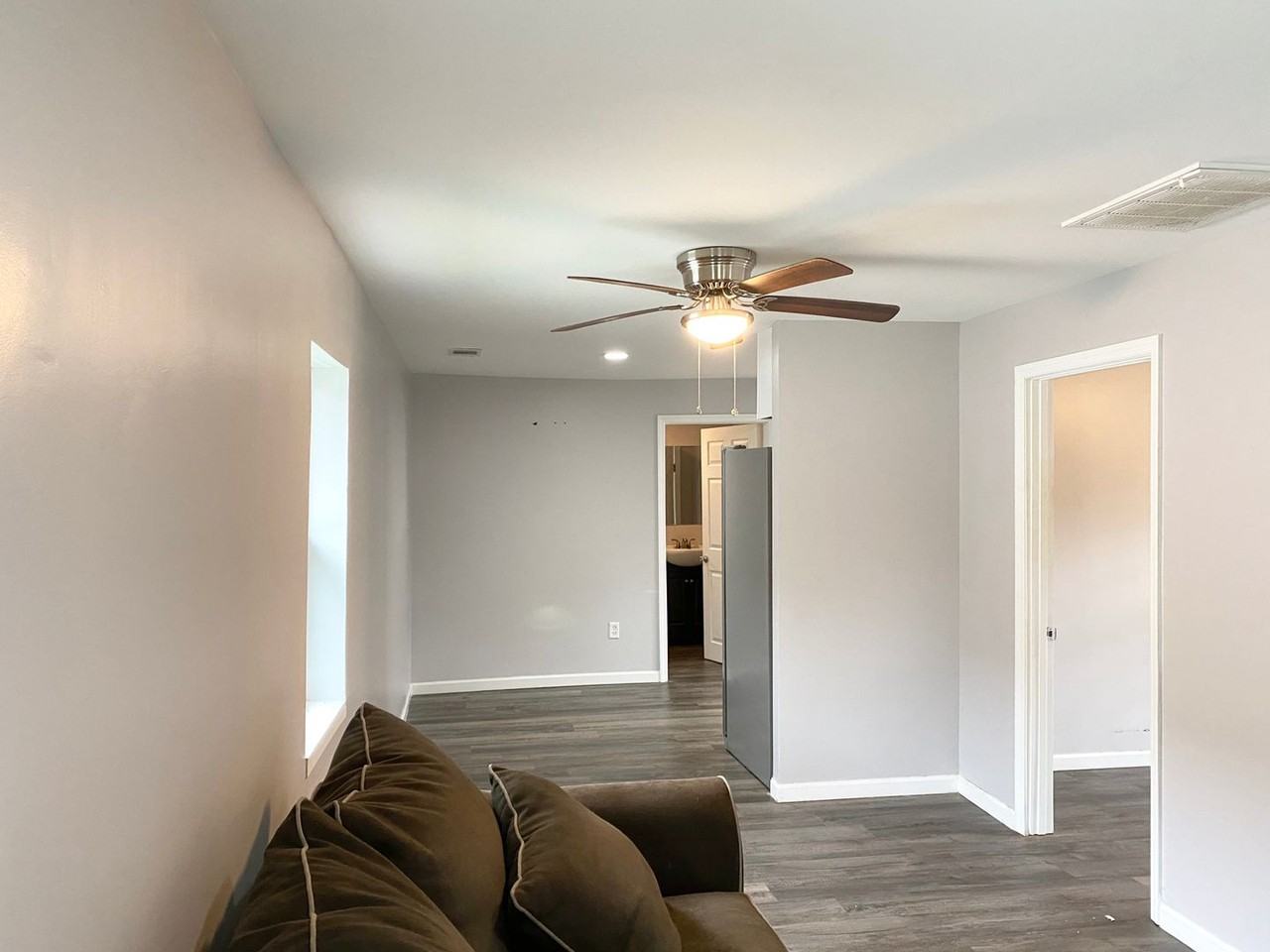 1125 Armstrong Ave - Photo 5 of 18