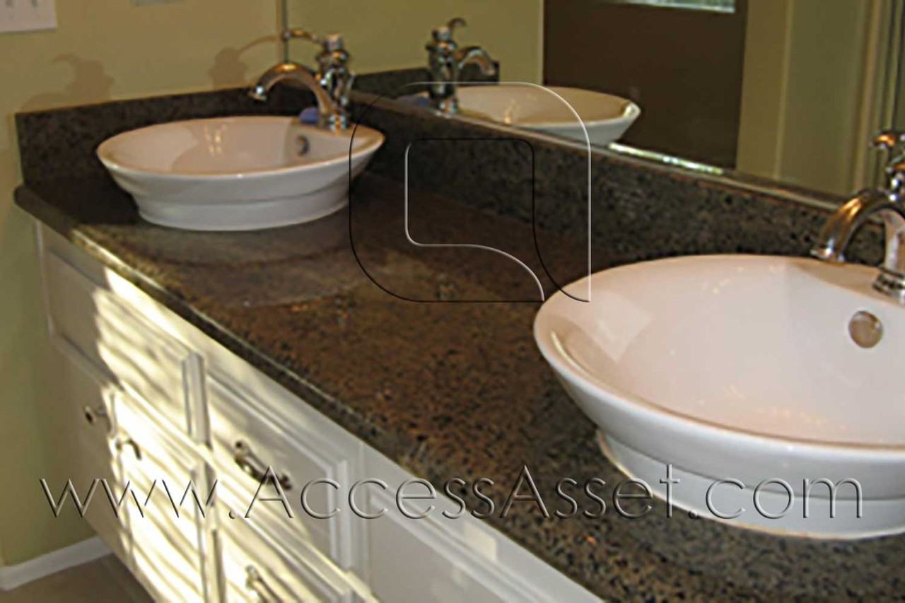 3345 Spruce St - Photo 6 of 10