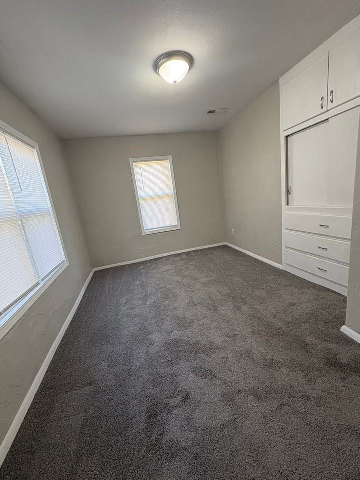 421 S Mccomas St - Photo 7 of 11