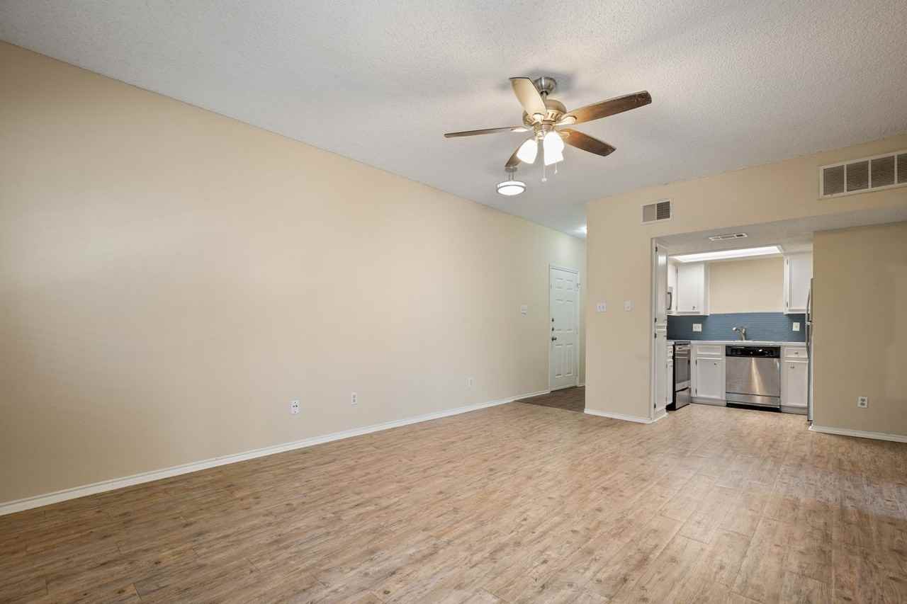 706 W 22nd St #203 - Photo 2 of 11