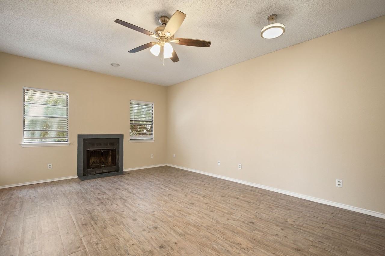 706 W 22nd St #203 - Photo 4 of 11