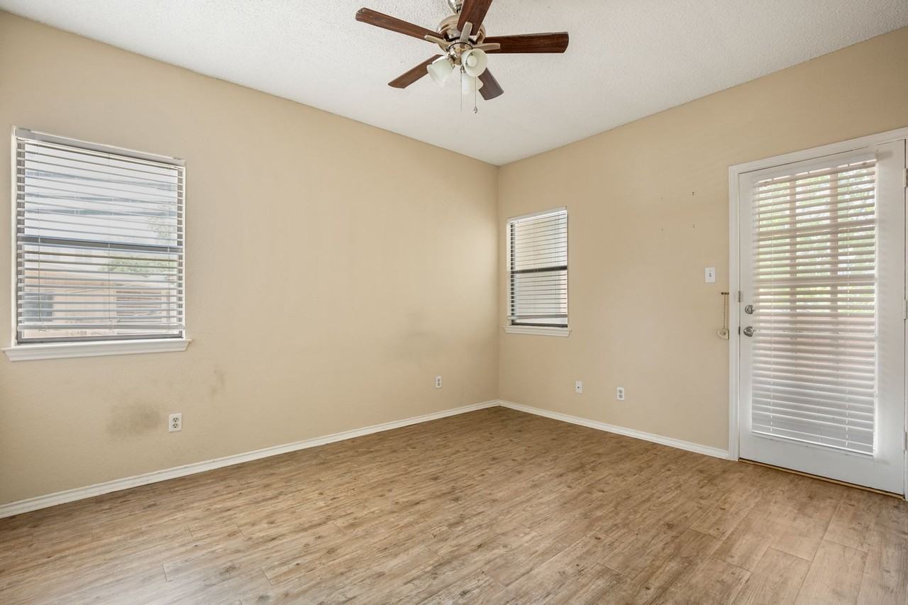 706 W 22nd St #203 - Photo 6 of 11
