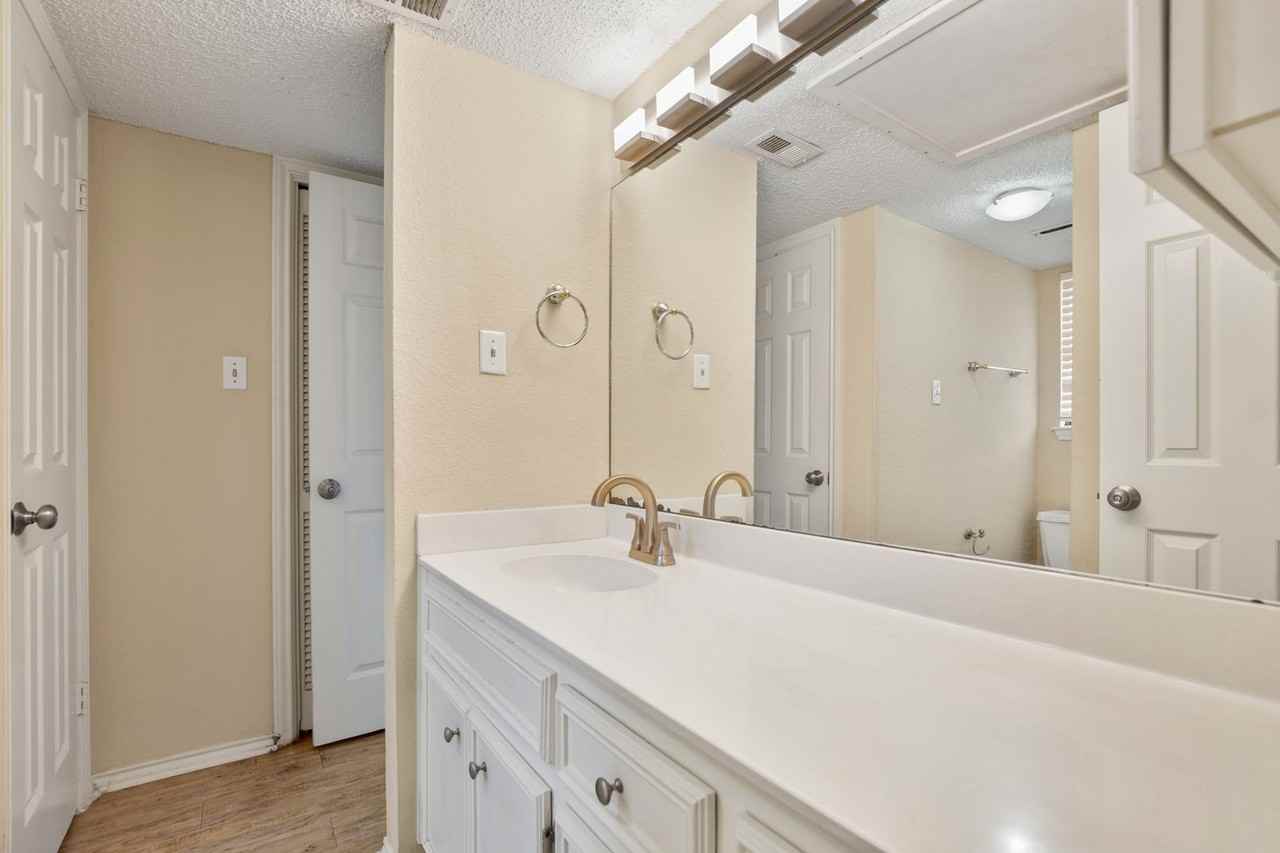 706 W 22nd St #203 - Photo 7 of 11