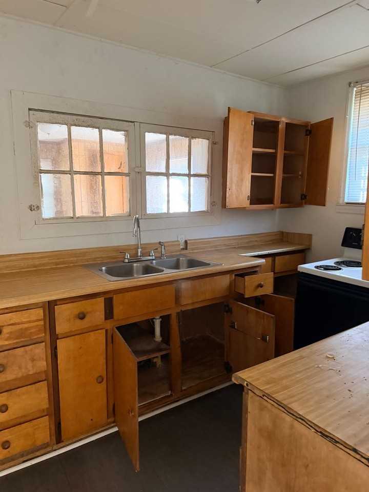 213 Jessamine St - Photo 4 of 11