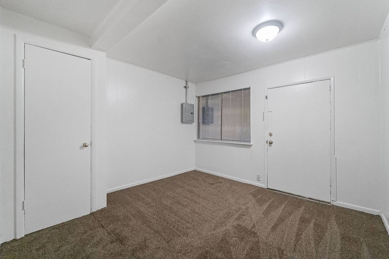 10689 S 2200 W - Photo 6 of 15