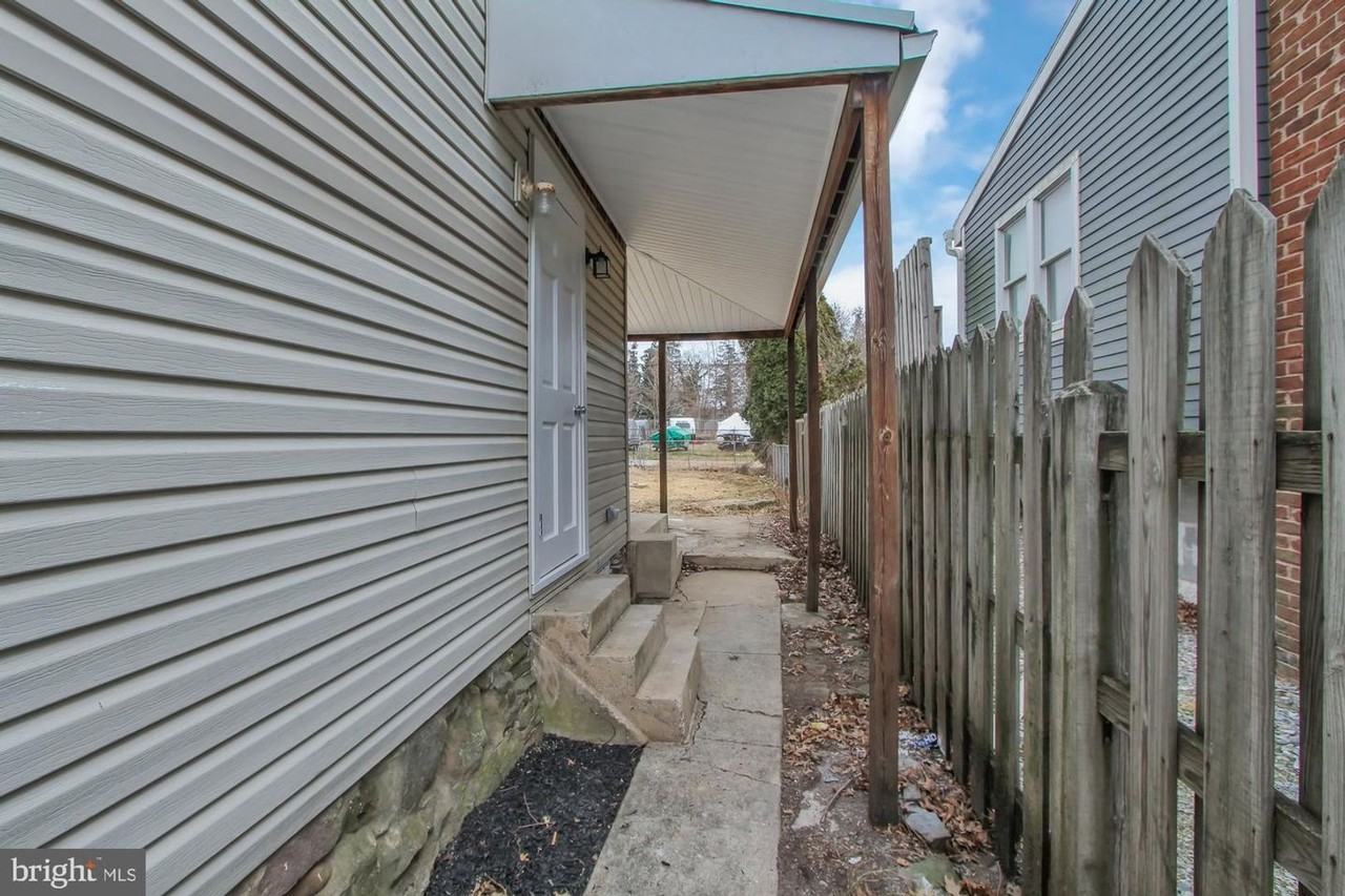 125 S York St - Photo 3 of 19