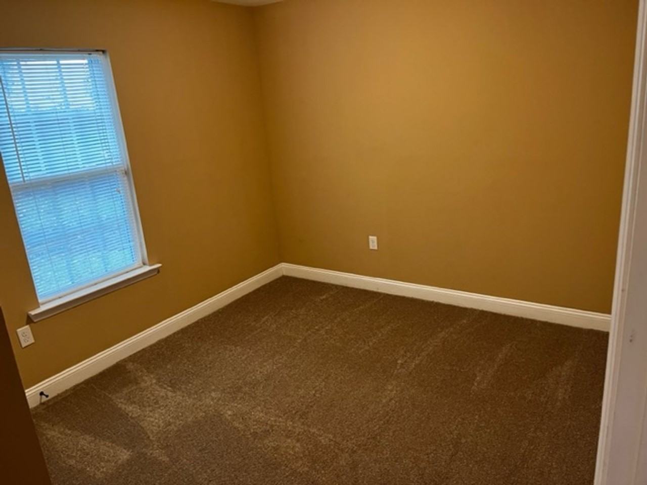 4926 Stonewall Cir - Photo 4 of 10
