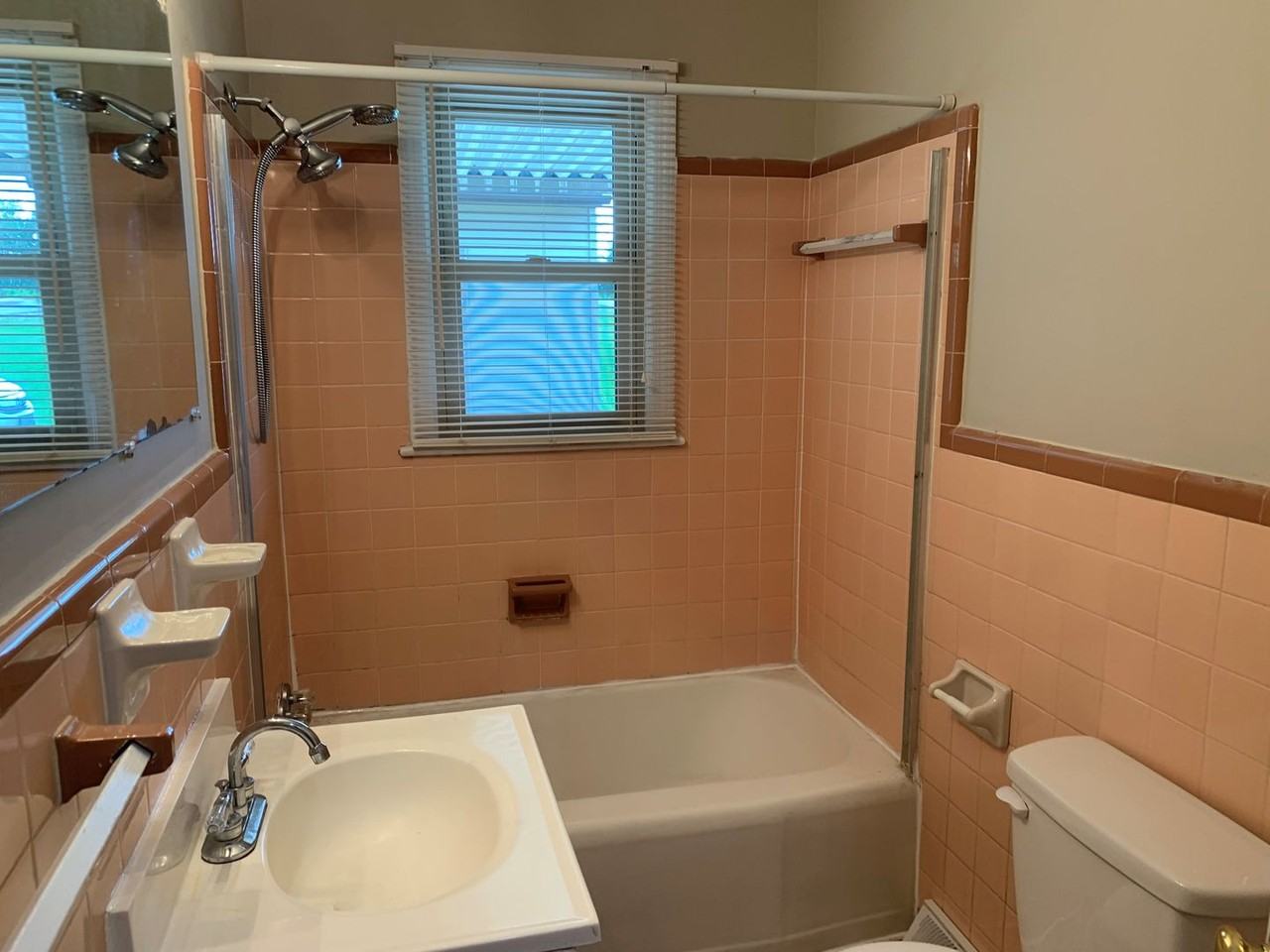 332 Breezewood Dr - Photo 2 of 9