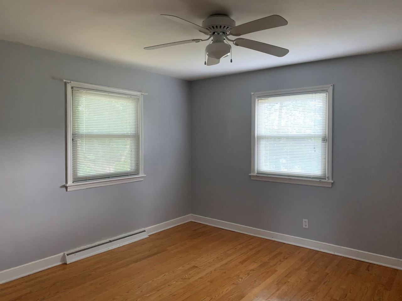 332 Breezewood Dr - Photo 3 of 9
