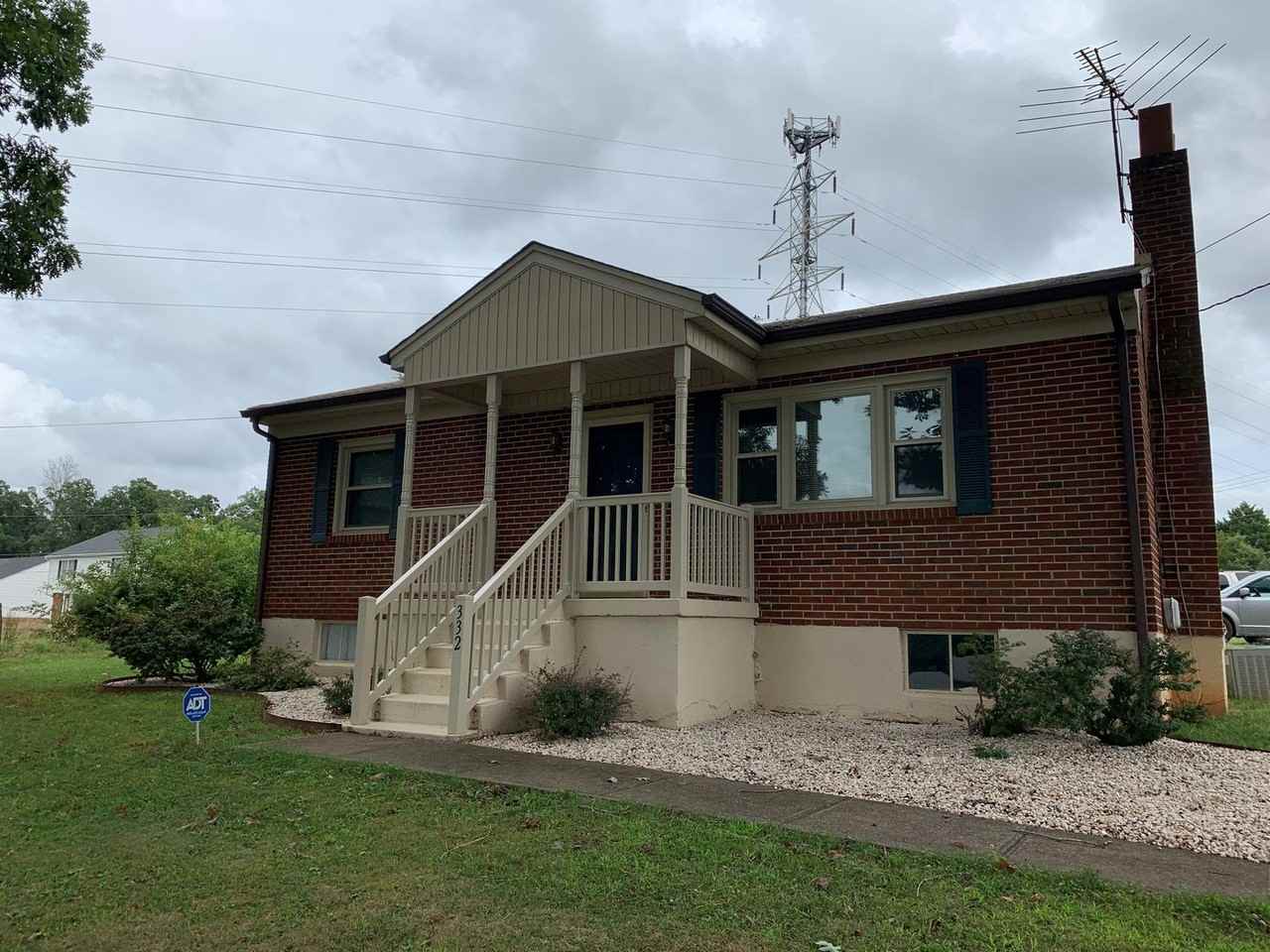 332 Breezewood Dr - Photo 6 of 9