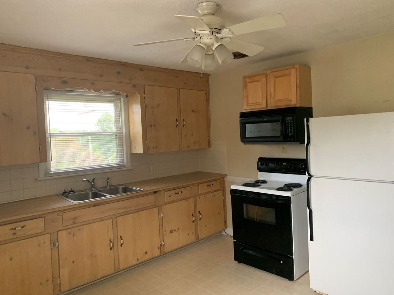 332 Breezewood Dr - Photo 7 of 9