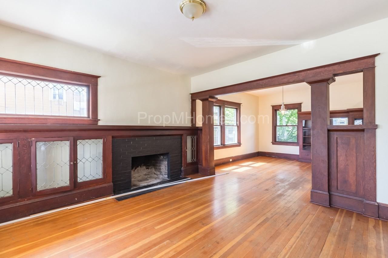 1027 Se 42nd Ave - Photo 2 of 22