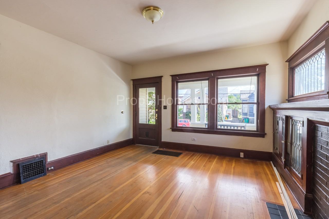 1027 Se 42nd Ave - Photo 5 of 22