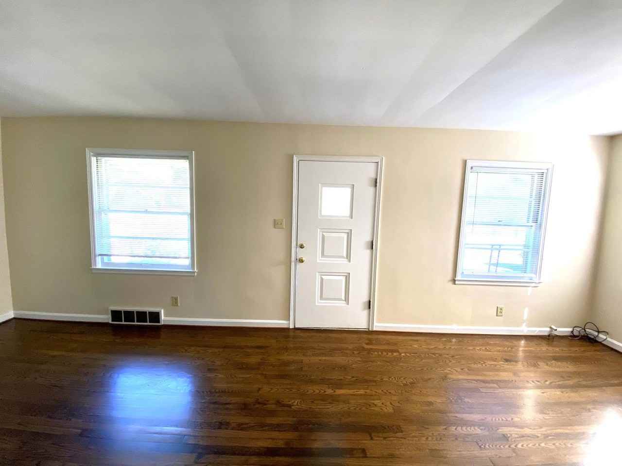 1806 Liberty Rd - Photo 2 of 33