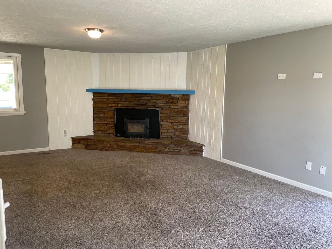735 W Carlton Ave - Photo 3 of 17