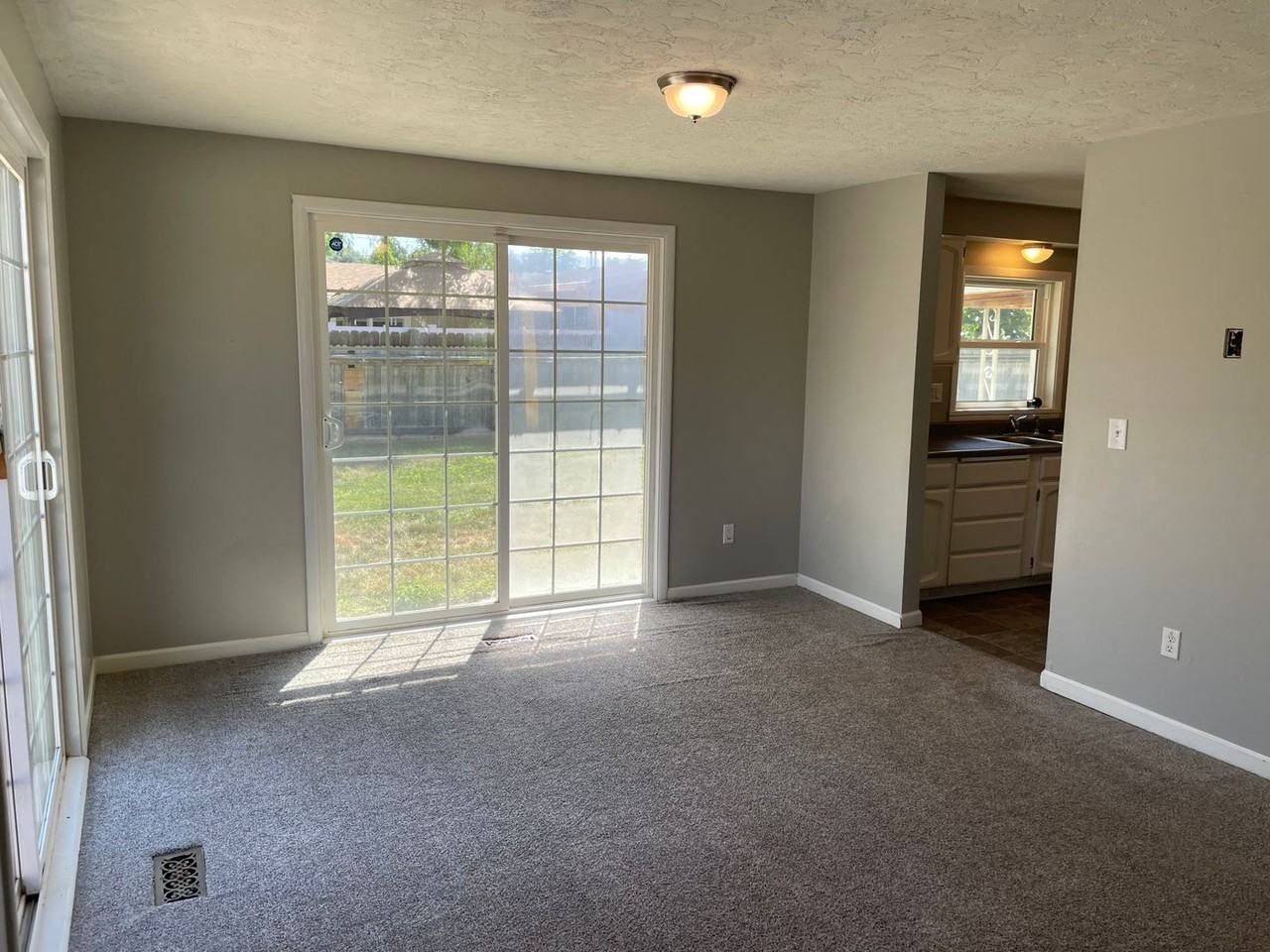 735 W Carlton Ave - Photo 4 of 17