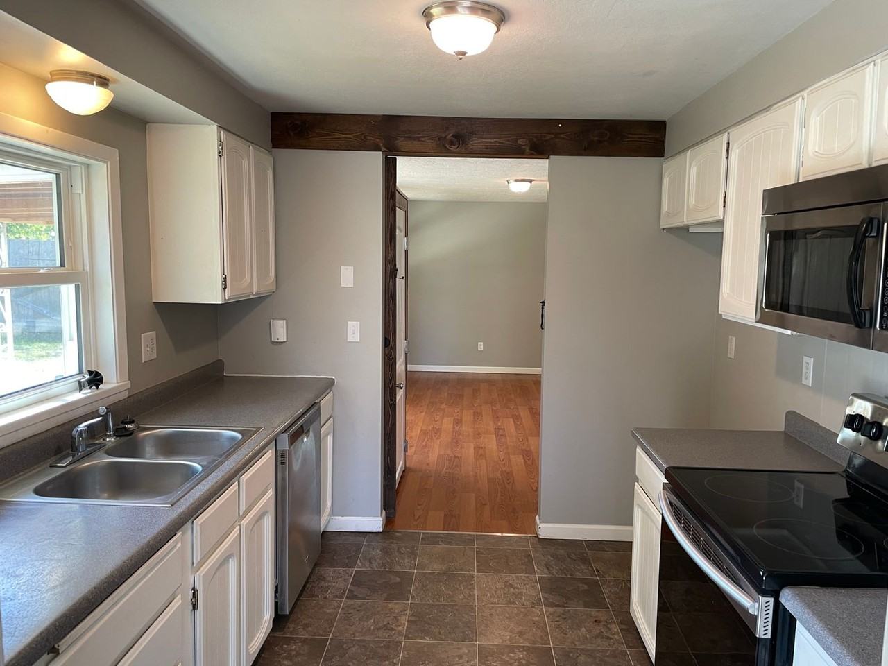 735 W Carlton Ave - Photo 5 of 17