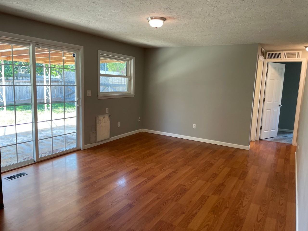 735 W Carlton Ave - Photo 6 of 17