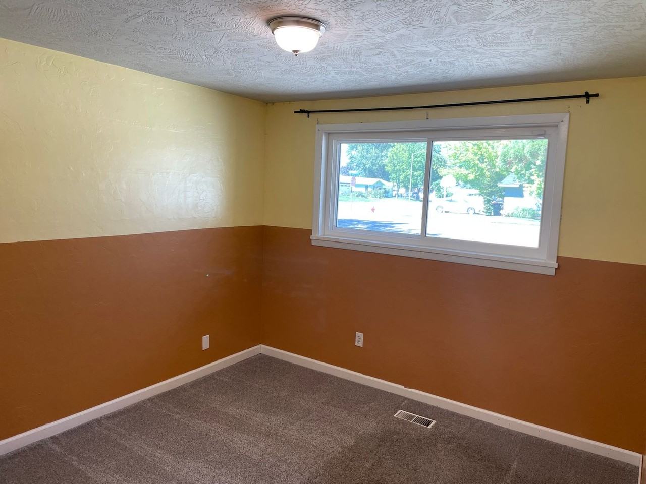 735 W Carlton Ave - Photo 7 of 17