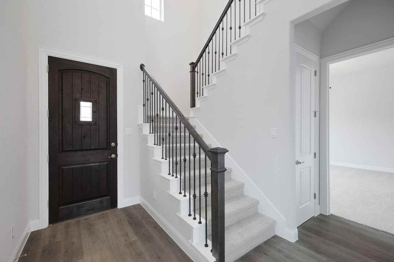 701 Waterbrook Pkwy - Photo 2 of 35
