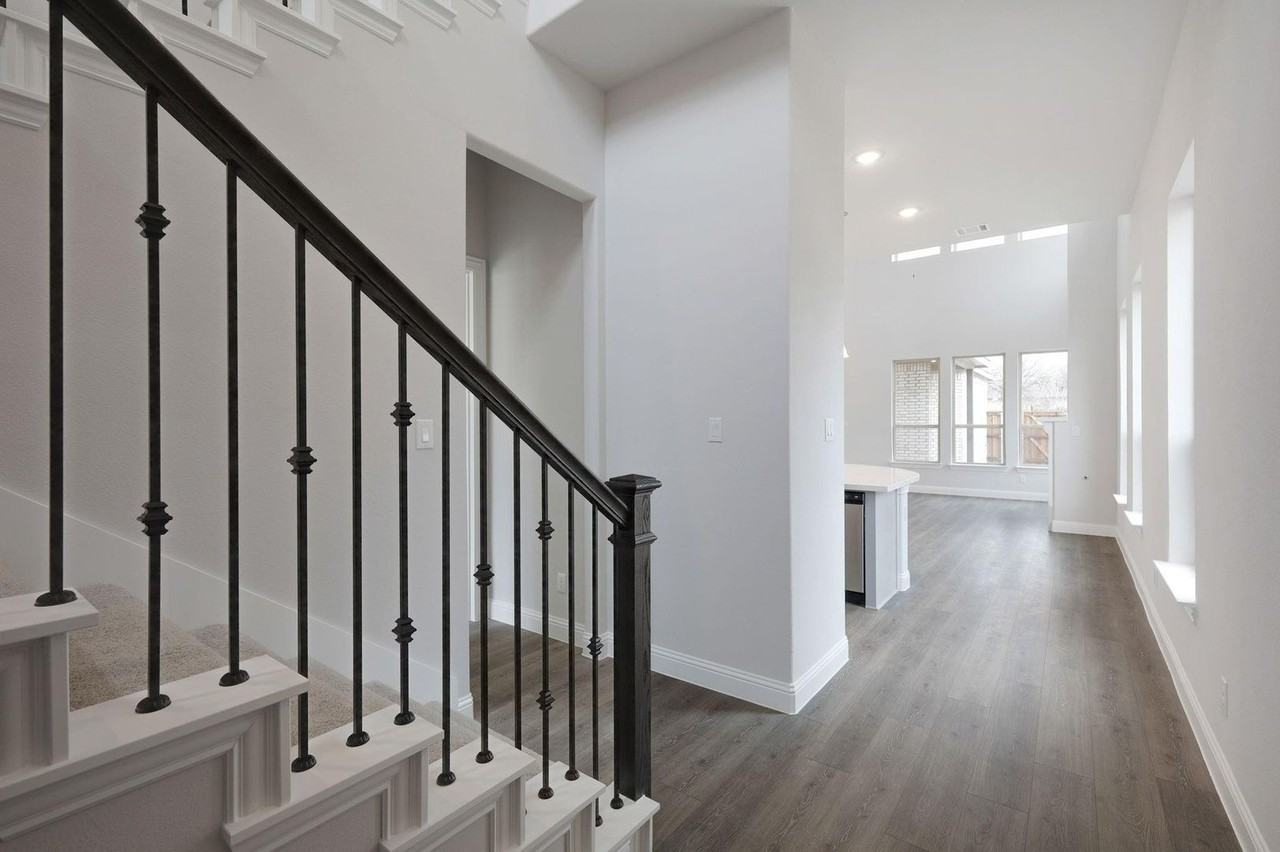 701 Waterbrook Pkwy - Photo 3 of 35