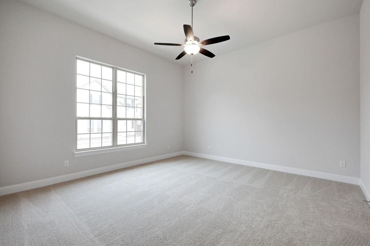 701 Waterbrook Pkwy - Photo 4 of 35