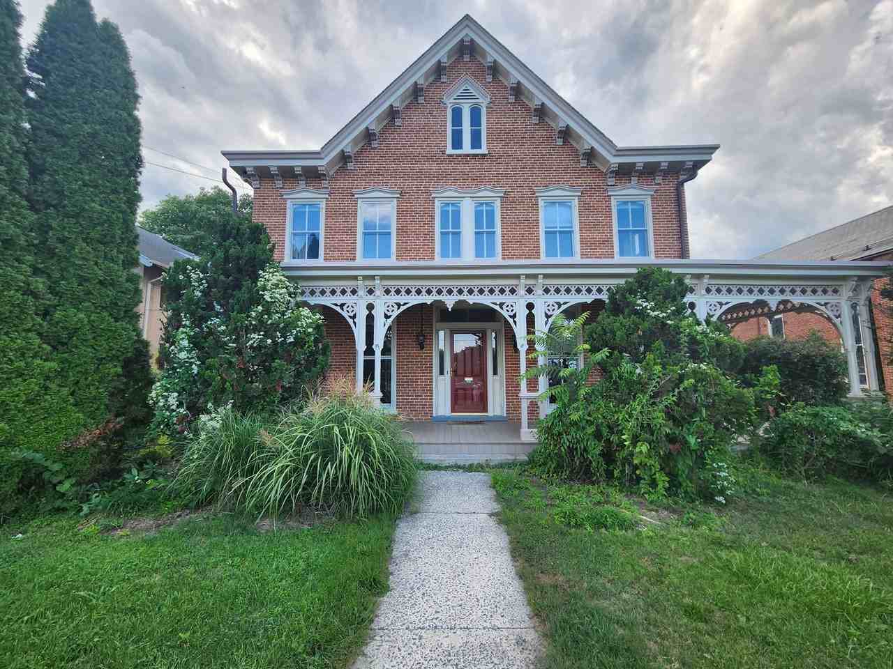 8 Linden Ave