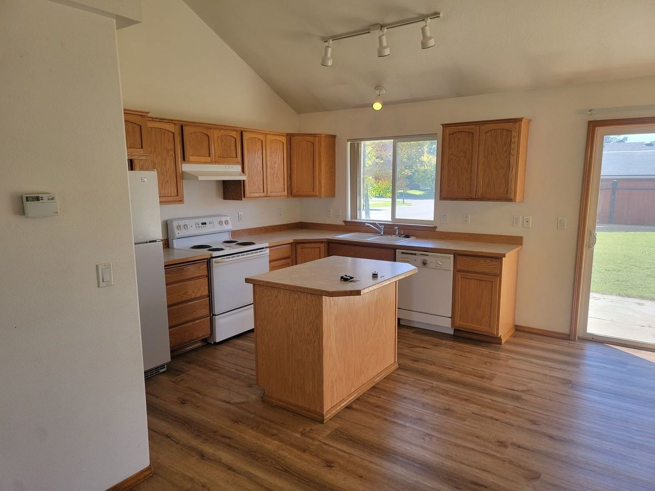 371 N Blandwood Ct - Photo 2 of 20