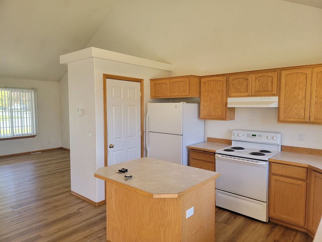 371 N Blandwood Ct - Photo 3 of 20