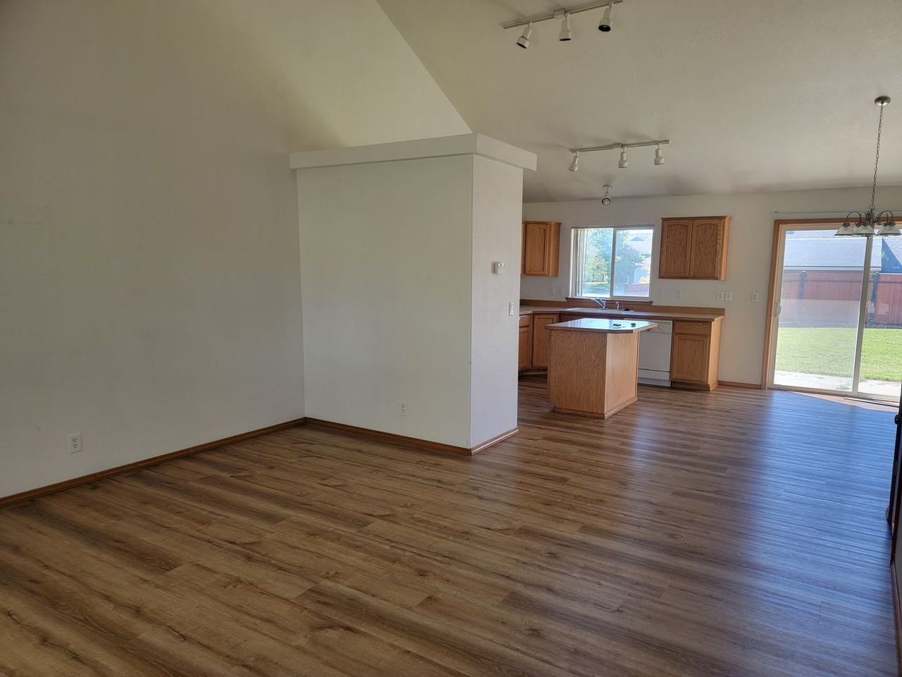 371 N Blandwood Ct - Photo 4 of 20