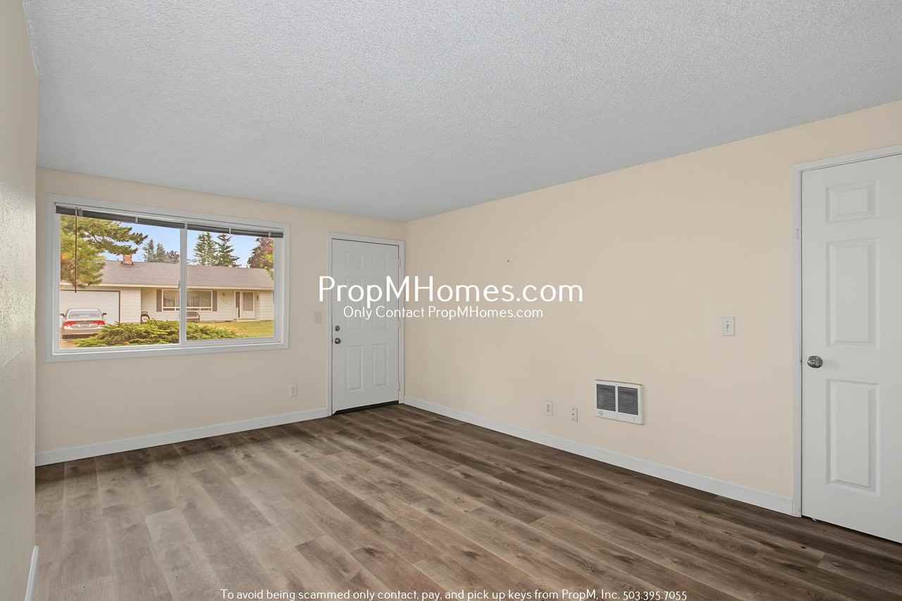 1585 Ne Hacienda Ave - Photo 2 of 25