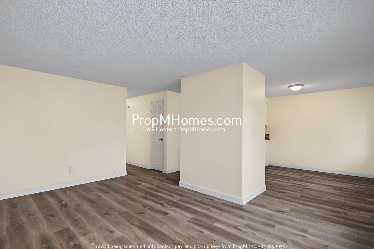 1585 Ne Hacienda Ave - Photo 3 of 25