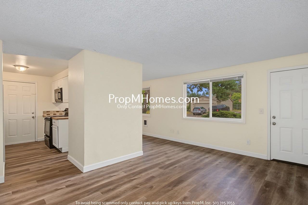 1585 Ne Hacienda Ave - Photo 4 of 25