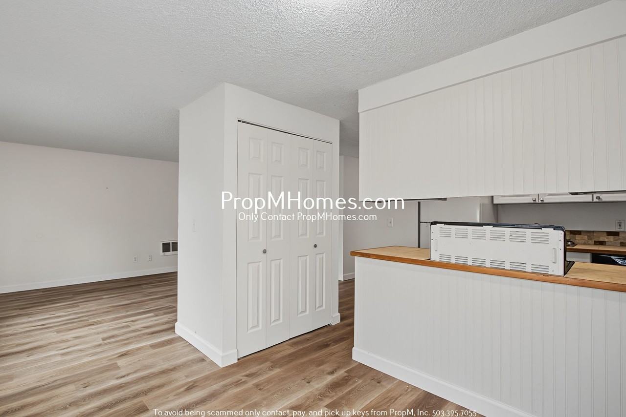 1585 Ne Hacienda Ave - Photo 5 of 25