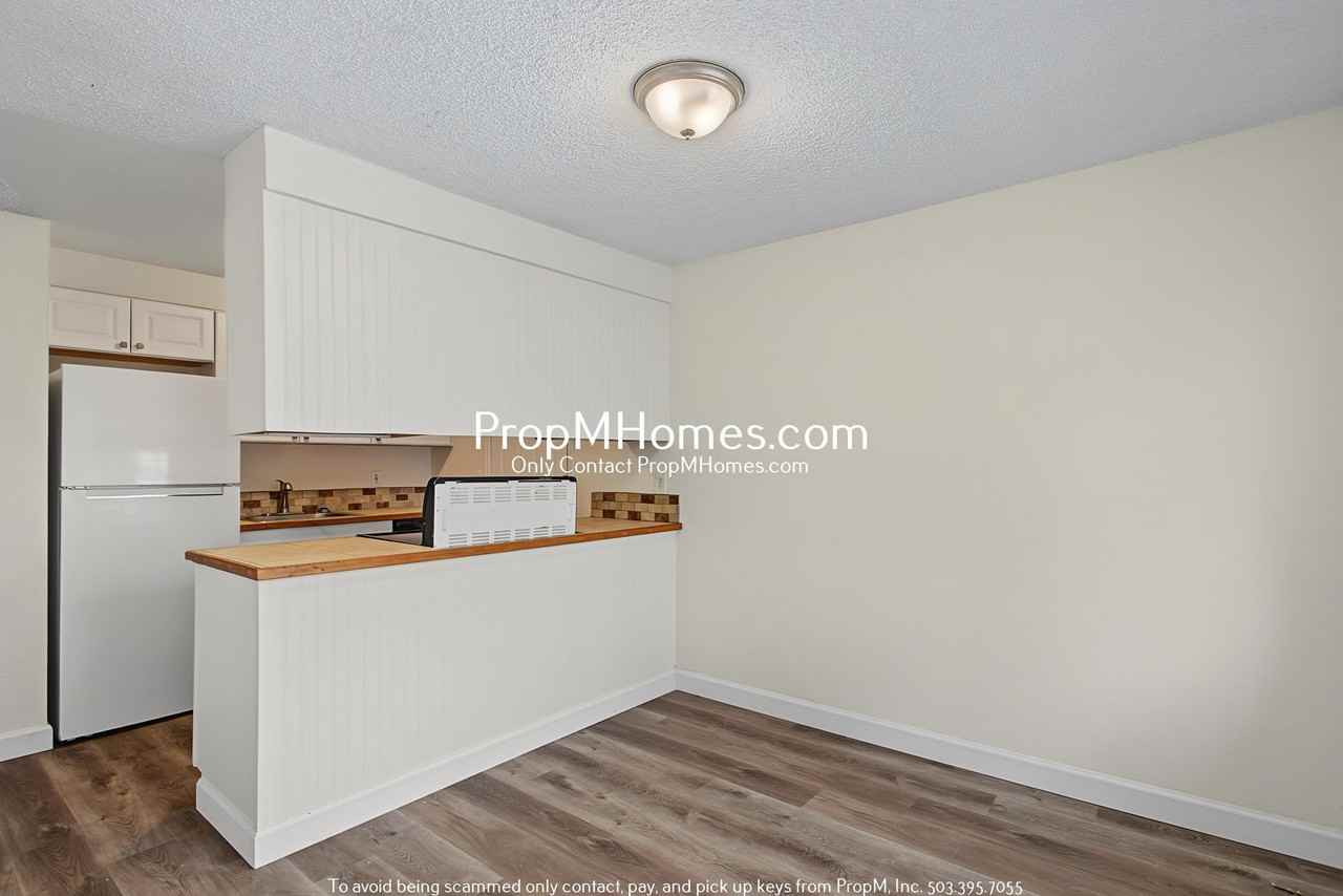 1585 Ne Hacienda Ave - Photo 6 of 25