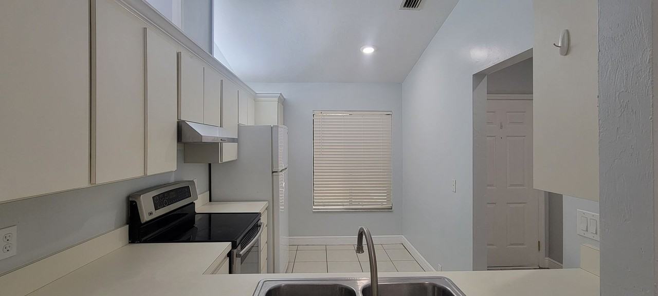 3955 Nw 23rd Cir - Photo 6 of 35