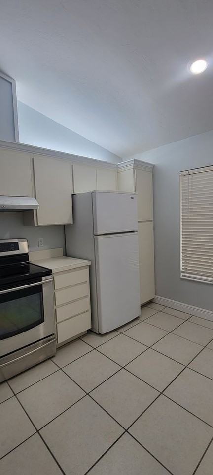 3955 Nw 23rd Cir - Photo 7 of 35