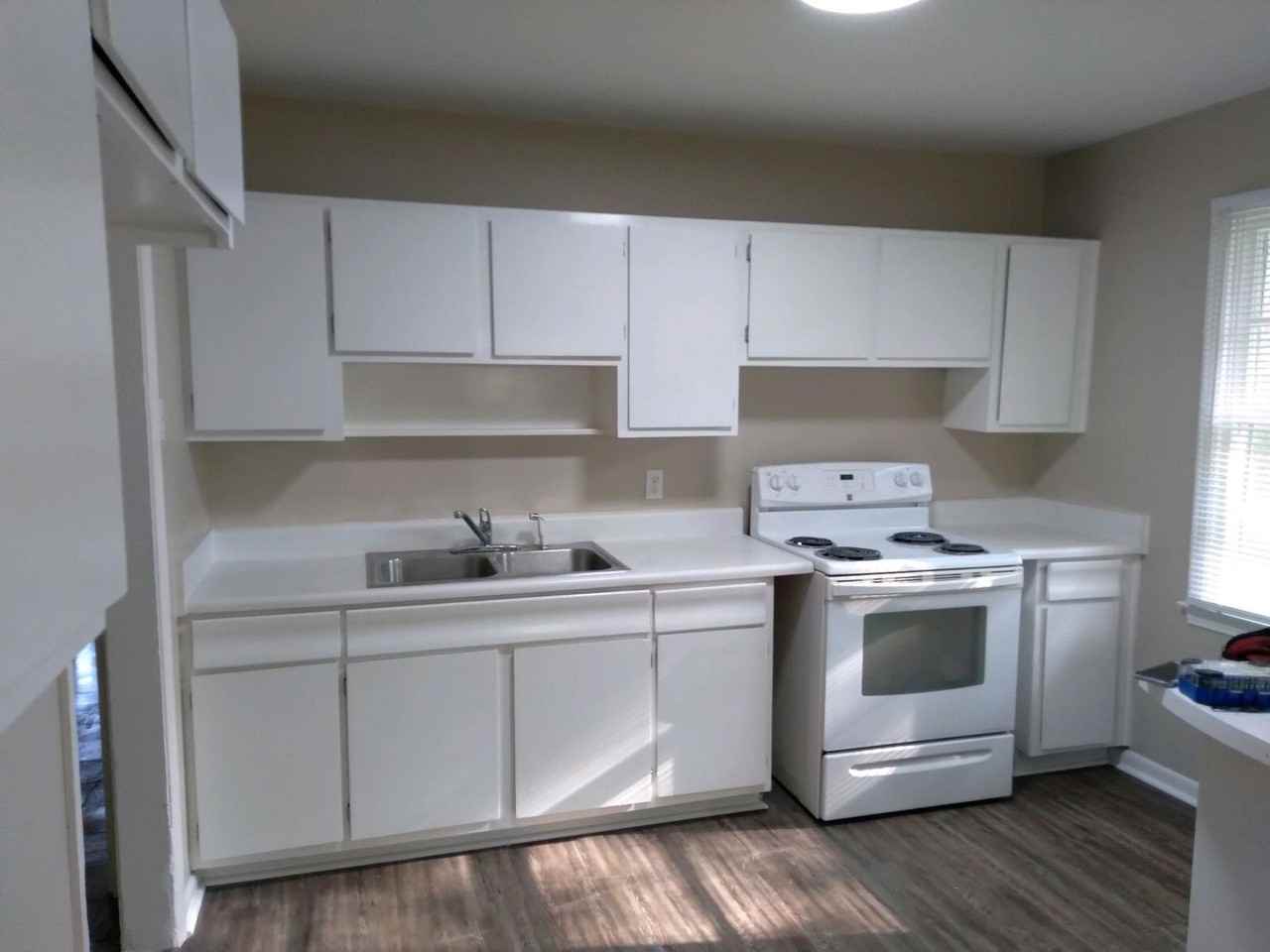 704 Deauville Dr - Photo 2 of 15