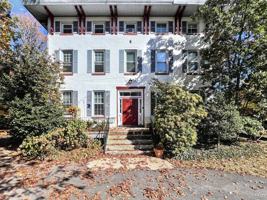 featured image of 327 Meetinghouse Ln