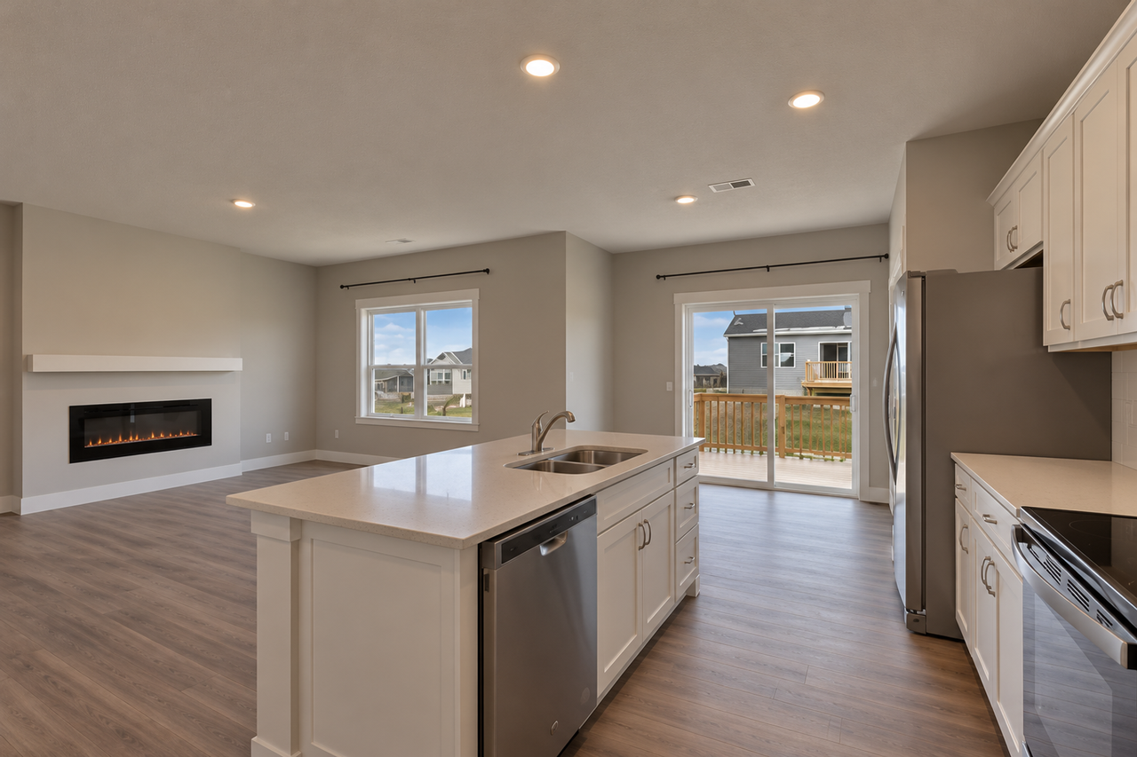 1052 Maywood Ln - Photo 4 of 38