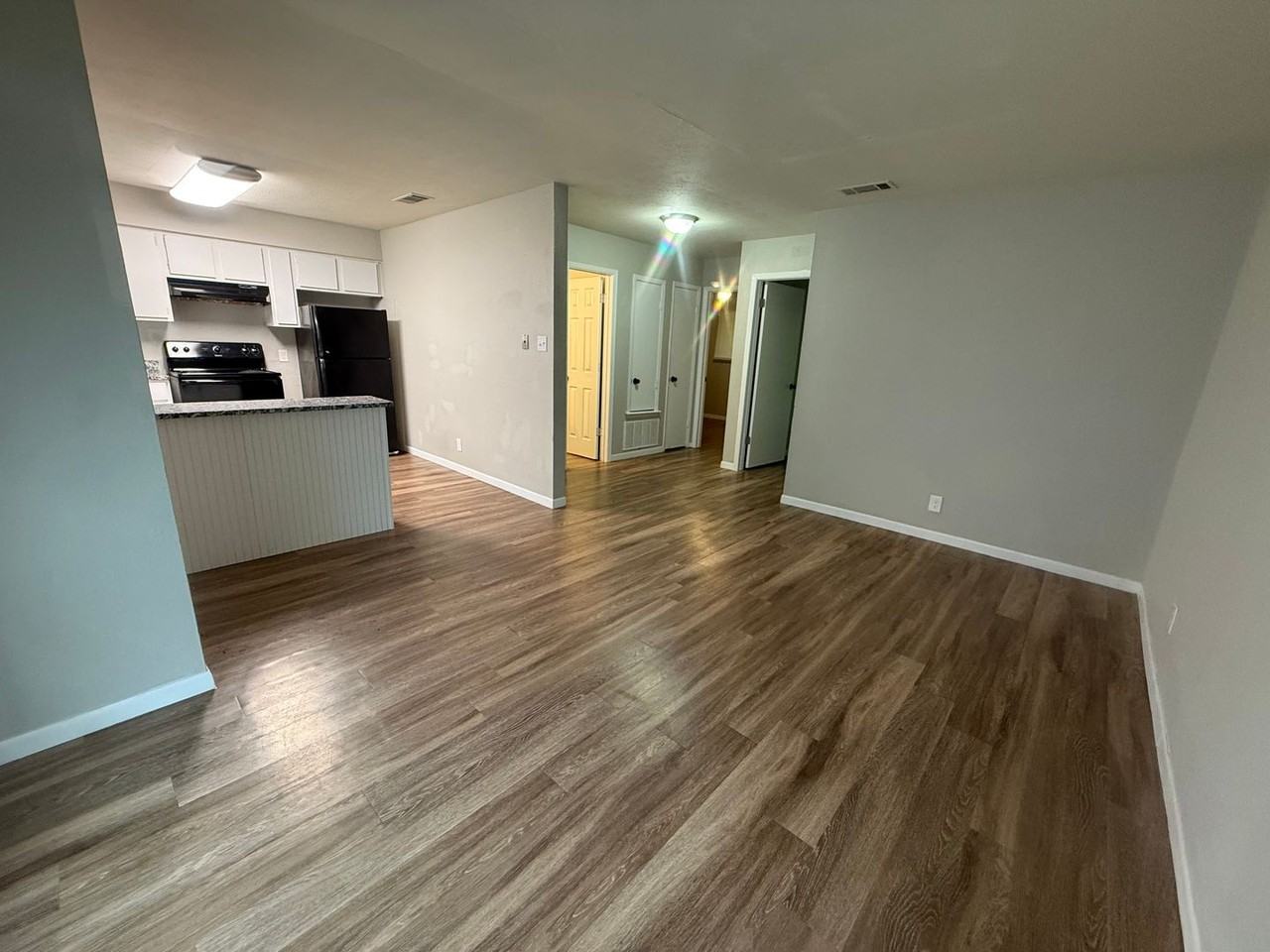 2918 Bernice St - Photo 4 of 13
