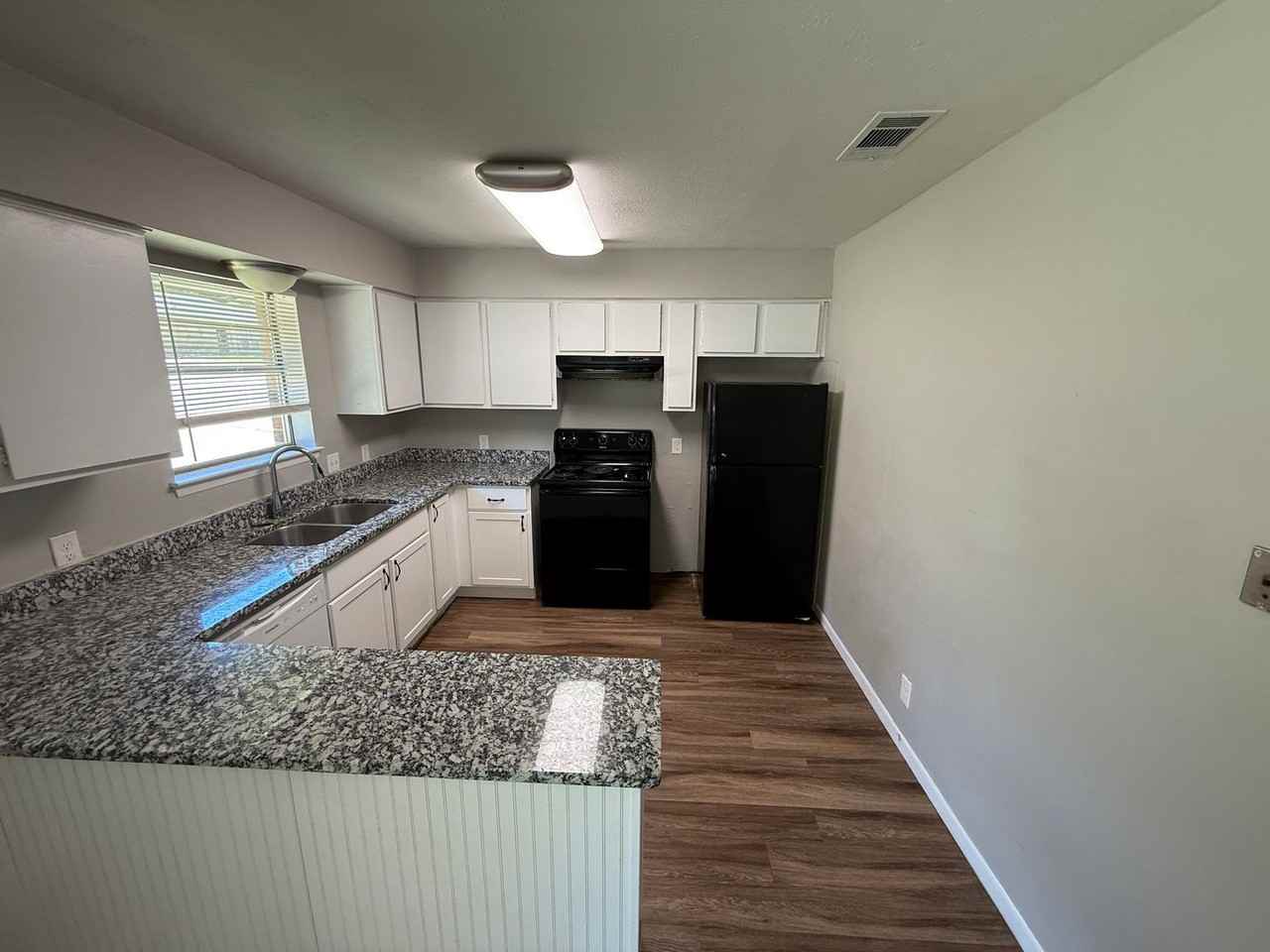 2918 Bernice St - Photo 5 of 13