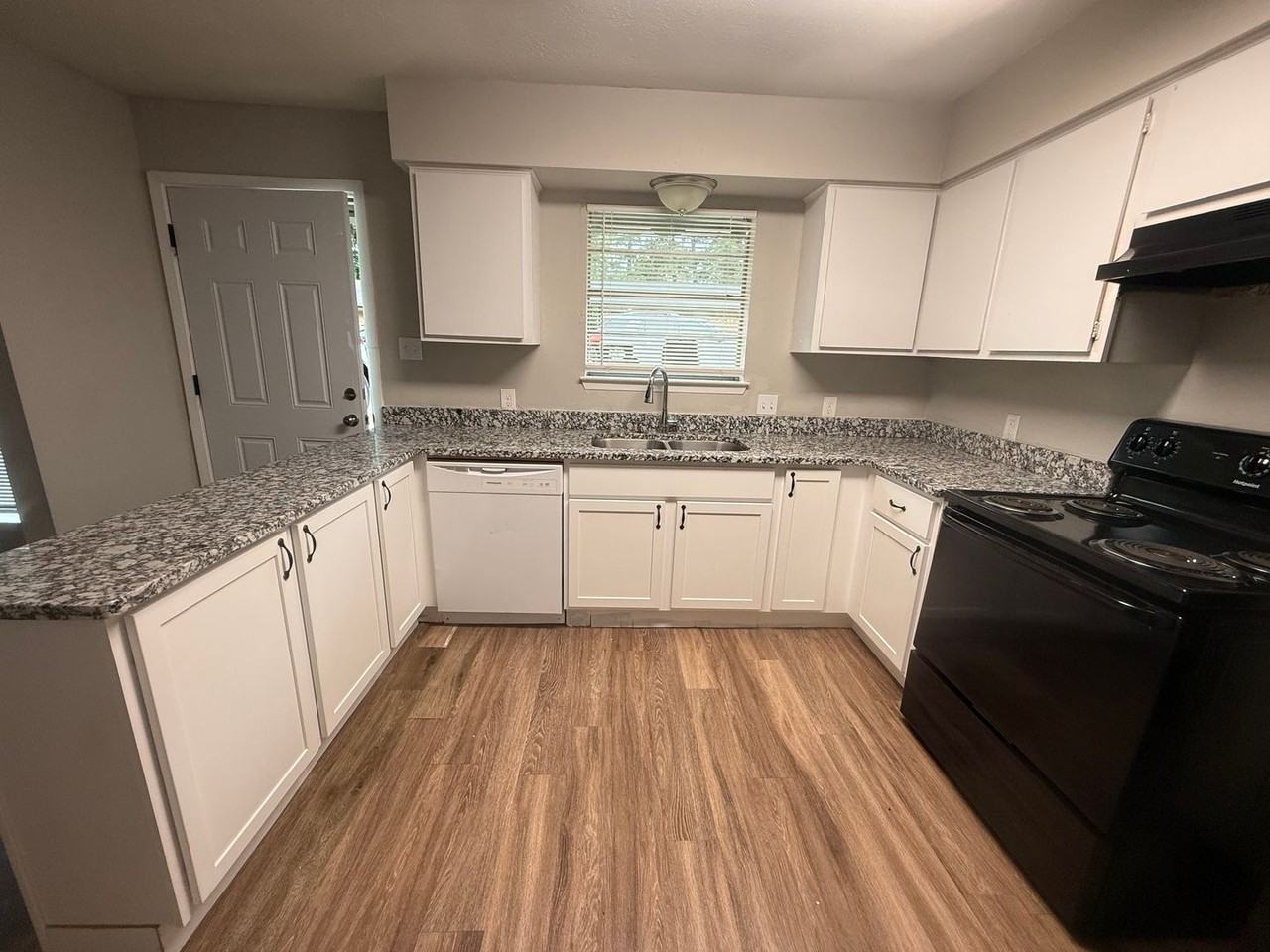 2918 Bernice St - Photo 6 of 13