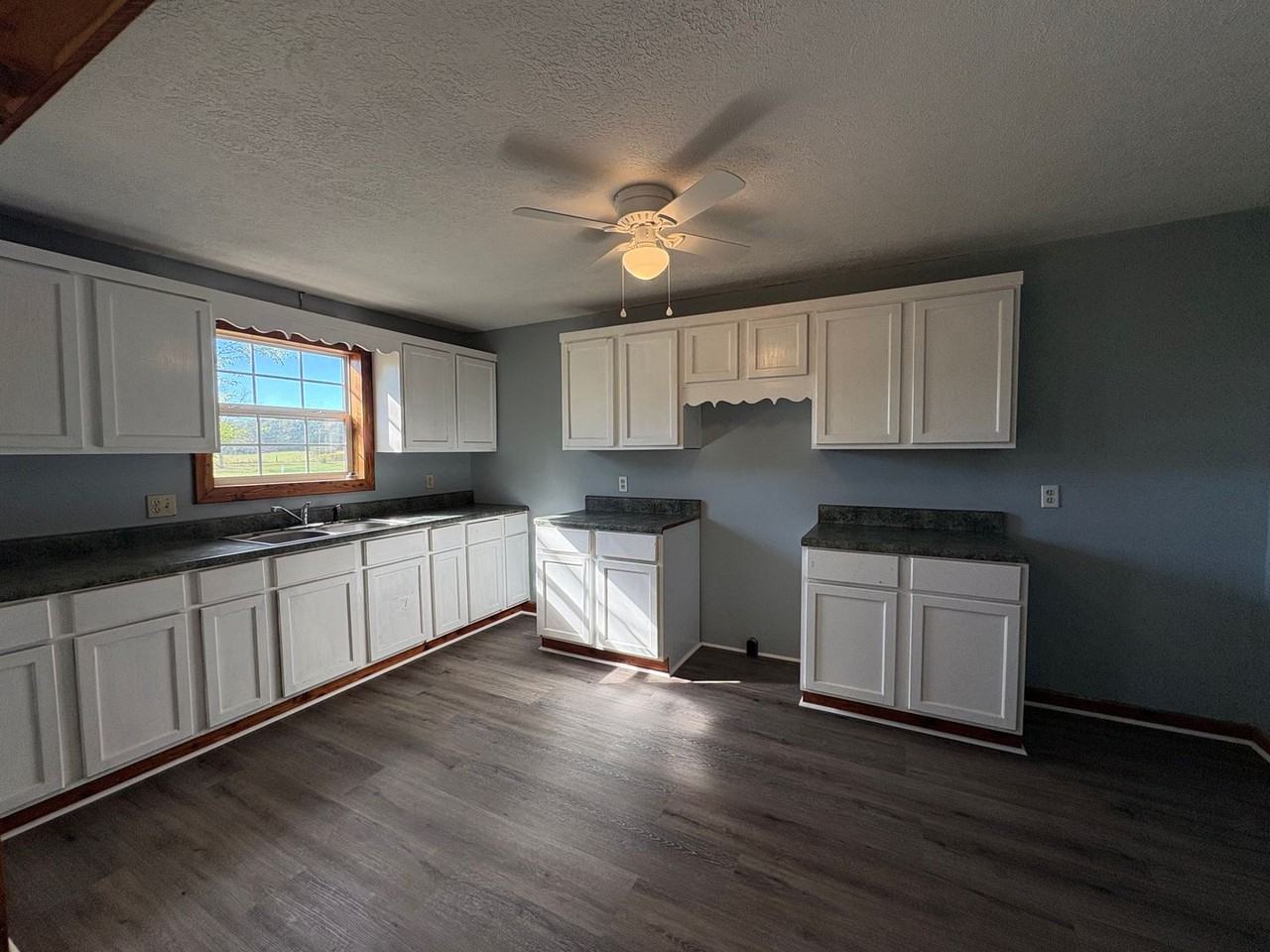374 Etoile Rd - Photo 3 of 8