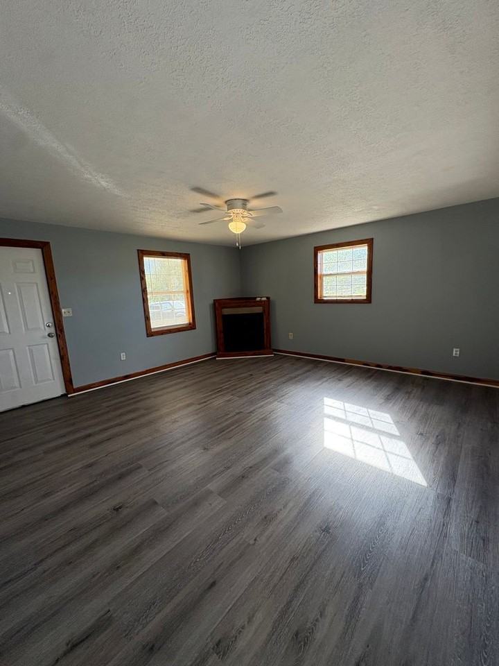 374 Etoile Rd - Photo 4 of 8